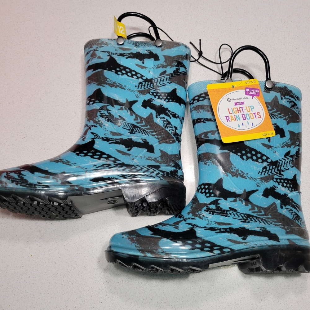 NEW Light Up Rain boots, Ocean SHARKS design, kid size 11 12